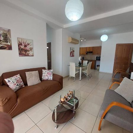 Sunny 2 Bedroom Larnaca Center Exterior foto