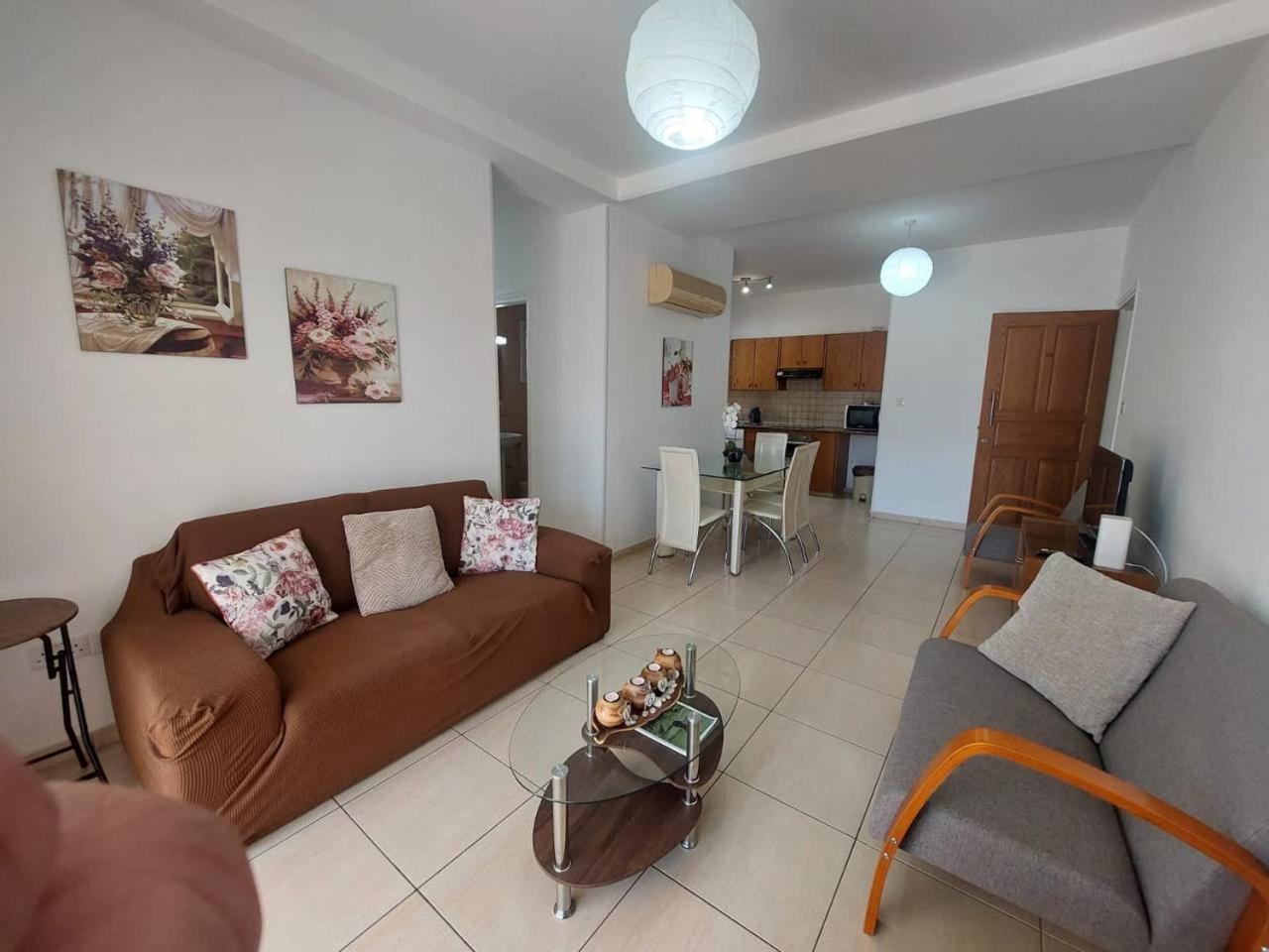 Sunny 2 Bedroom Larnaca Center Exterior foto